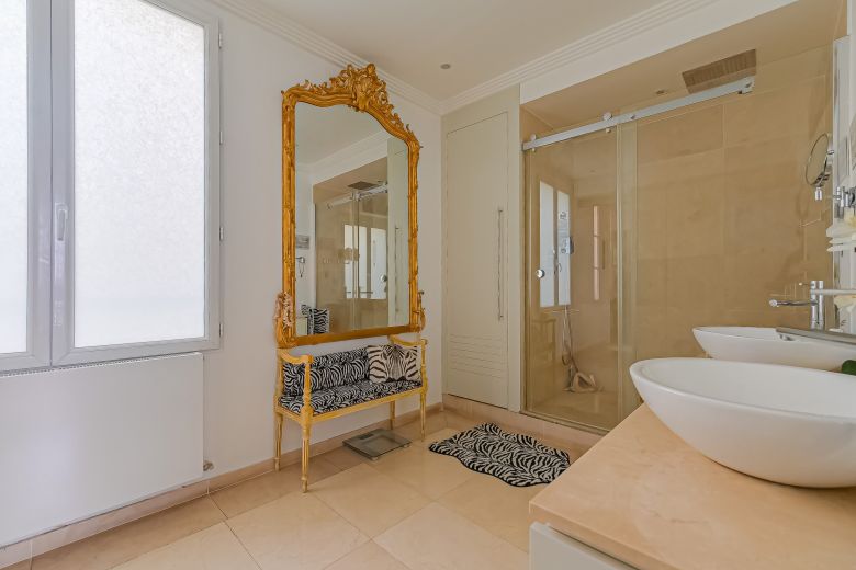 appartement 3 Pièces en viager sur PARIS (75008)